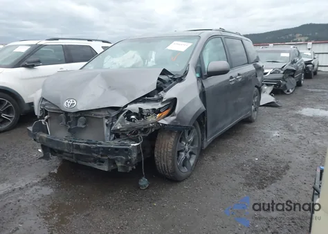 2016 Toyota Sienna Se Premium 8 Passenger z USA, uszkodzony, nr VIN 5TDXK3DC5GS732467